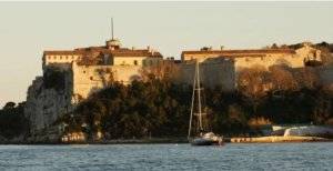 Photo prise du bateau Caraibe Horizon de la prison de l' homme au masque de fer